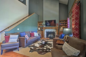 Lake Taneycomo Penthouse Condo with Gas Grill and Dock
